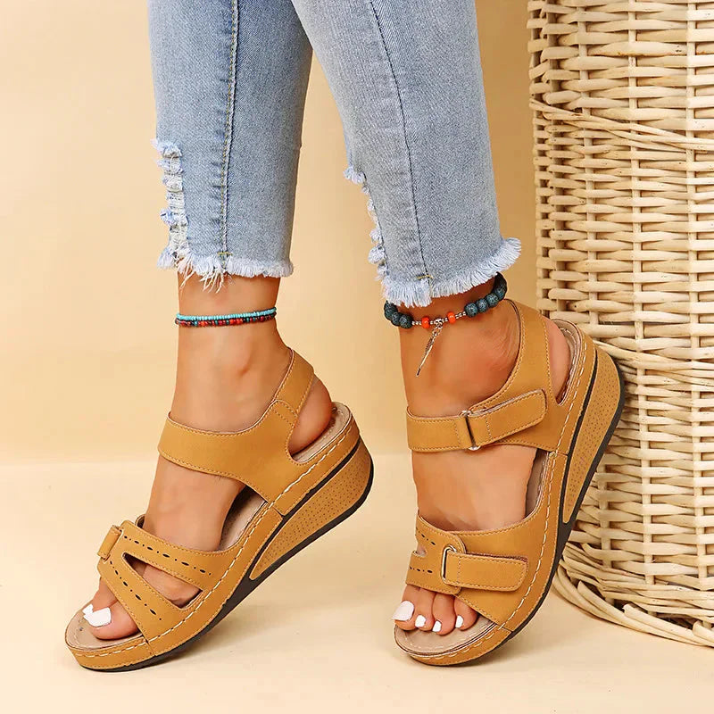 Veloura Wedge